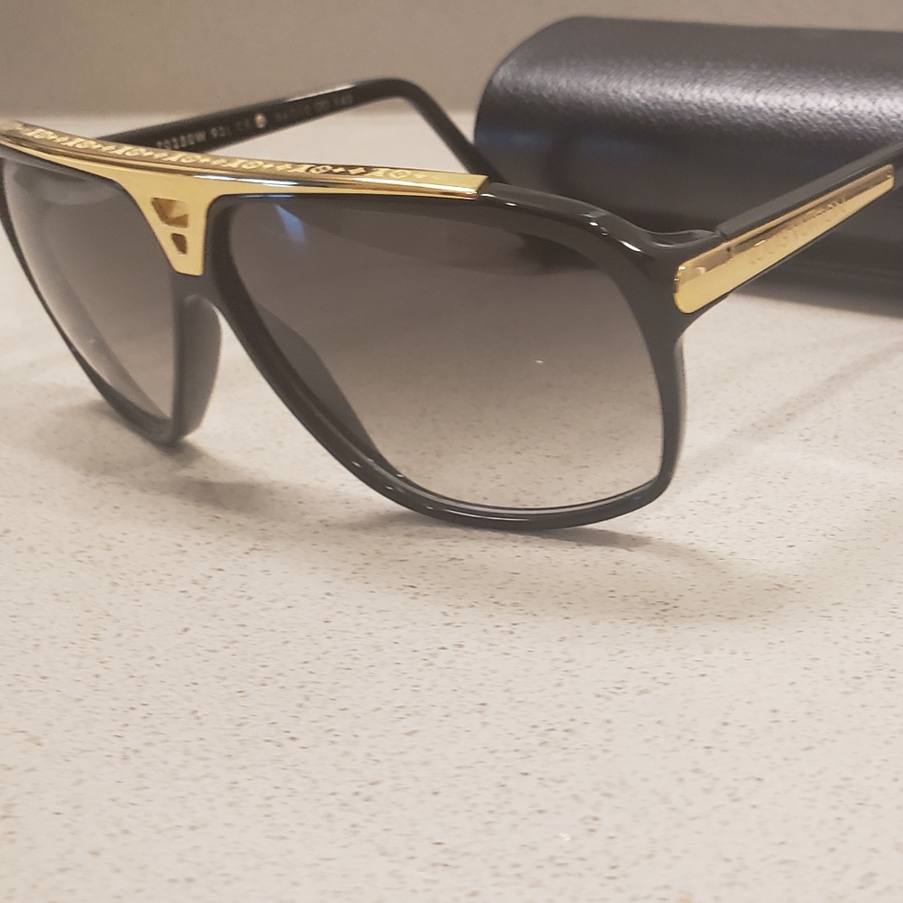 Mens Louis Vuitton sun glasses